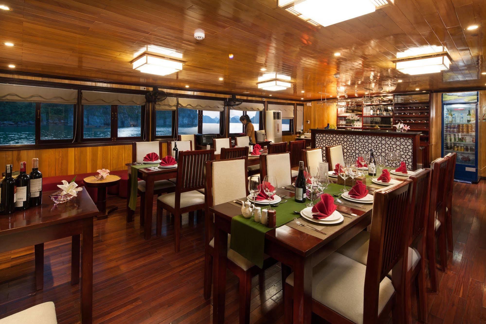 Garden Bay Luxury Cruise Hotel Ha Long Exterior photo
