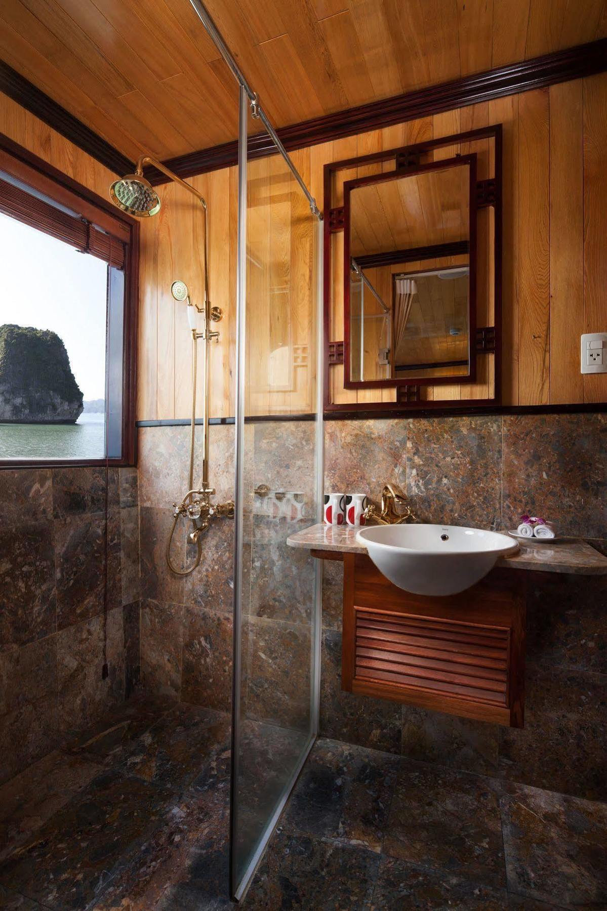 Garden Bay Luxury Cruise Hotel Ha Long Exterior photo