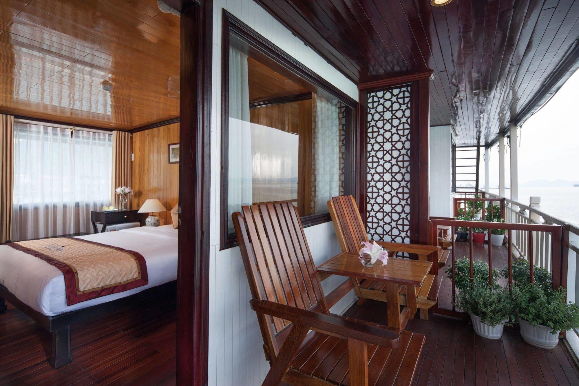 Garden Bay Luxury Cruise Hotel Ha Long Exterior photo
