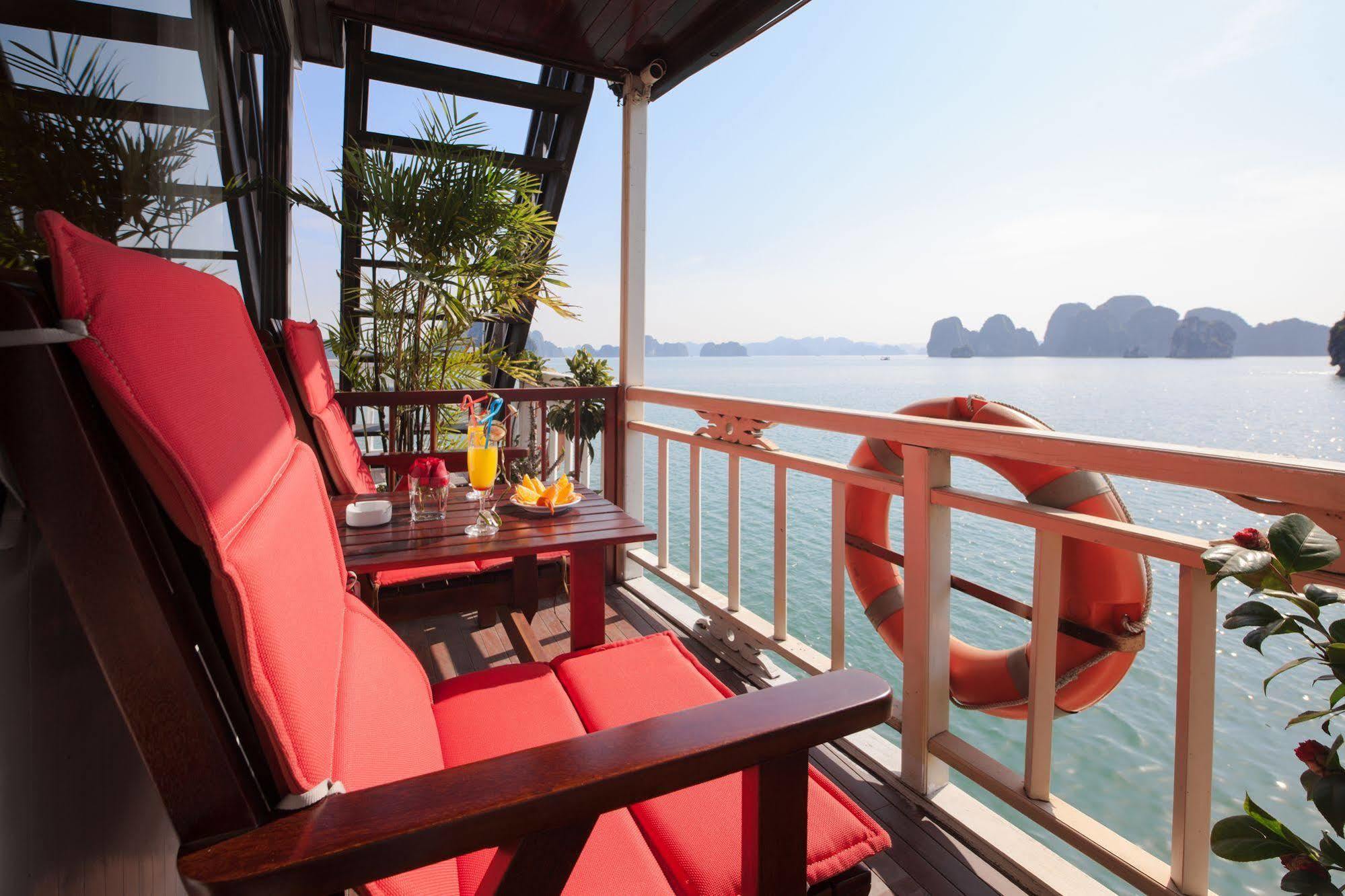 Garden Bay Luxury Cruise Hotel Ha Long Exterior photo