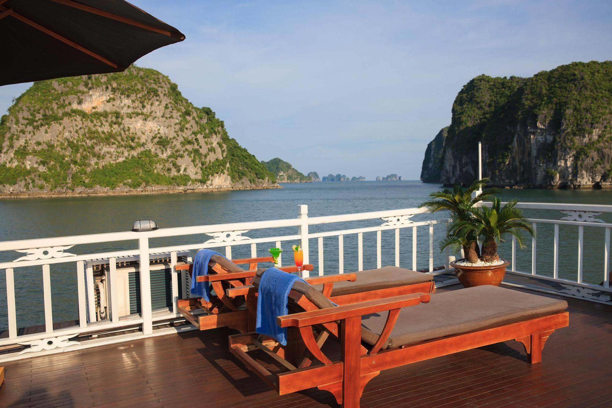 Garden Bay Luxury Cruise Hotel Ha Long Exterior photo