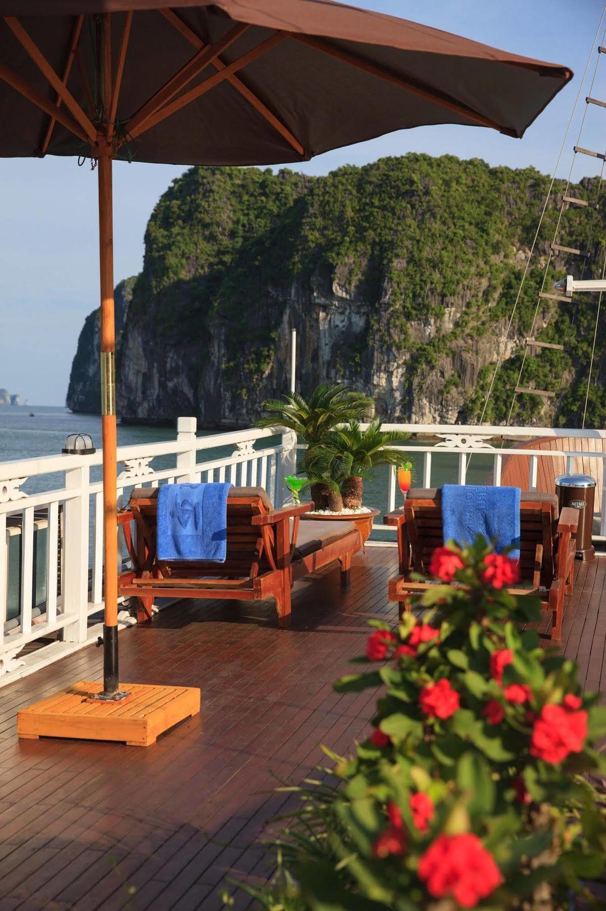 Garden Bay Luxury Cruise Hotel Ha Long Exterior photo