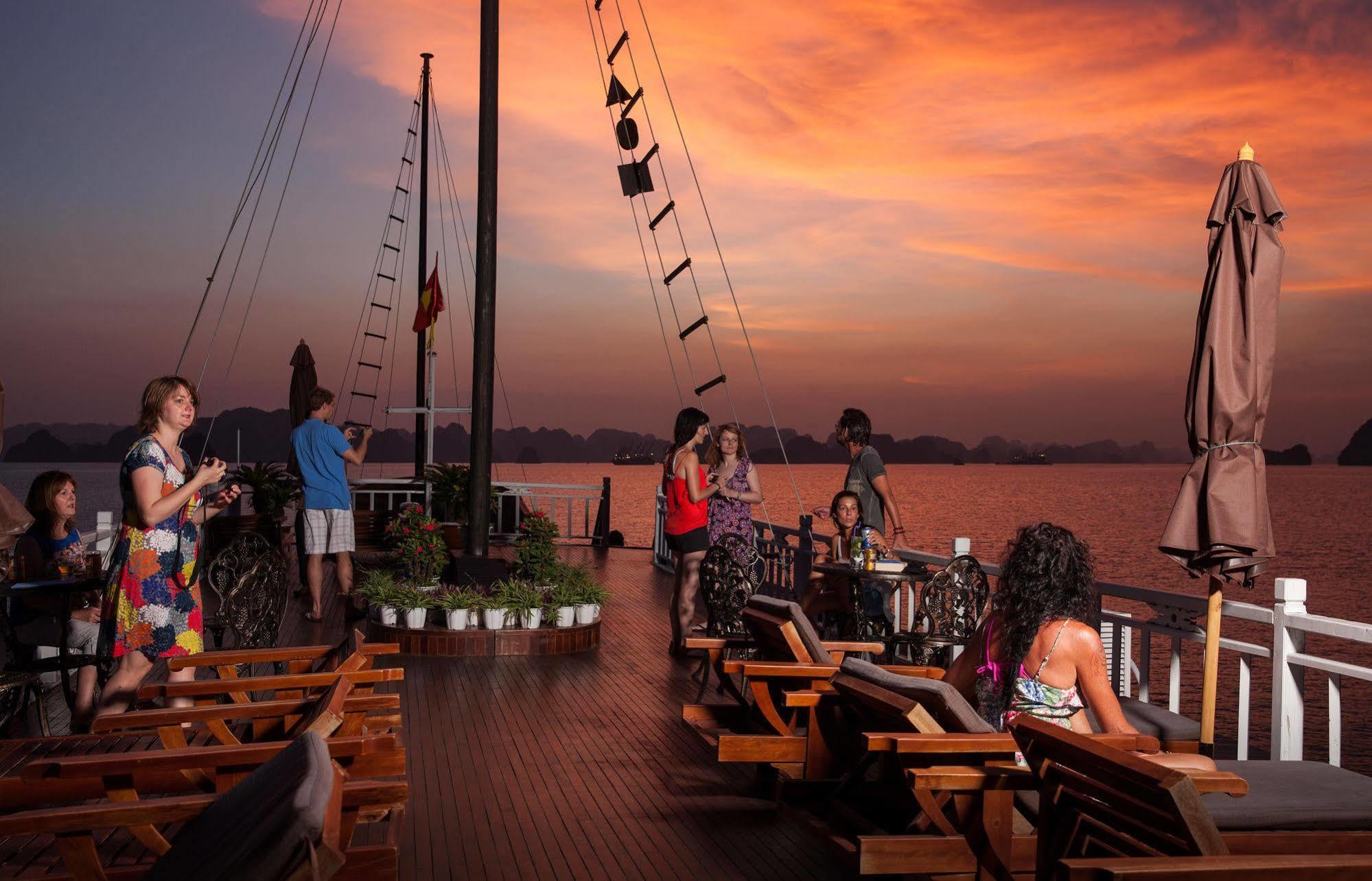 Garden Bay Luxury Cruise Hotel Ha Long Exterior photo