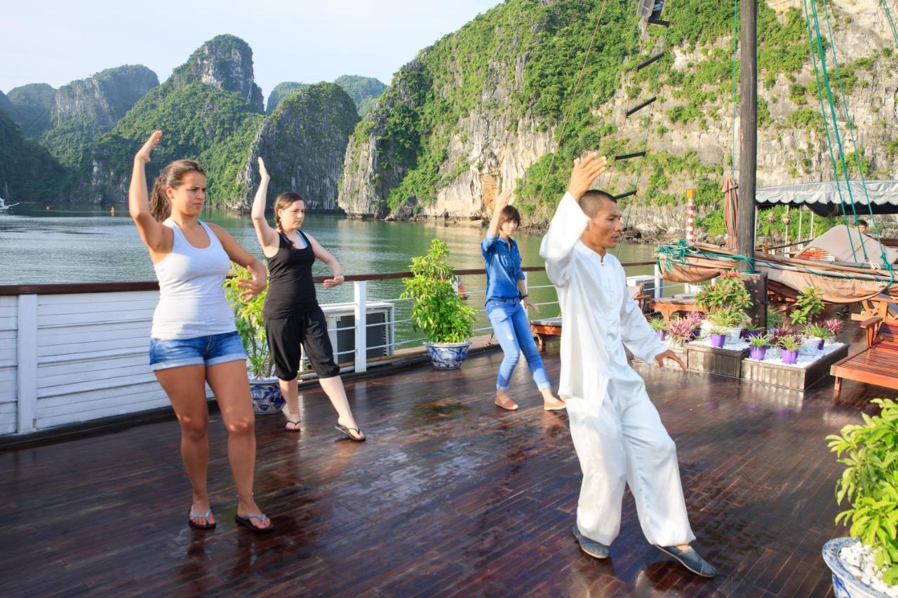 Garden Bay Luxury Cruise Hotel Ha Long Exterior photo